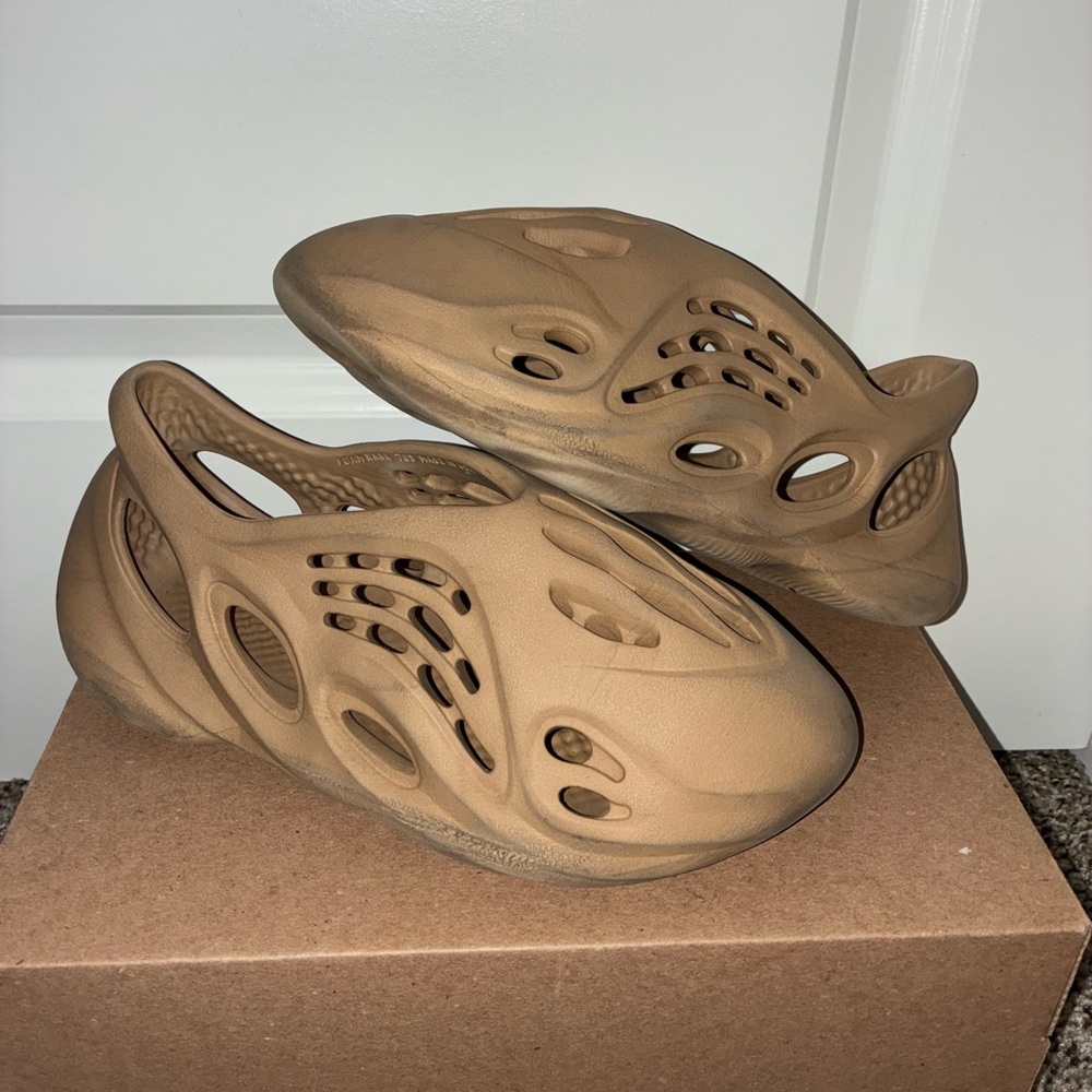 Yeezy Foam Runner tan trainers. Size US 7 #yeezy #sneakers